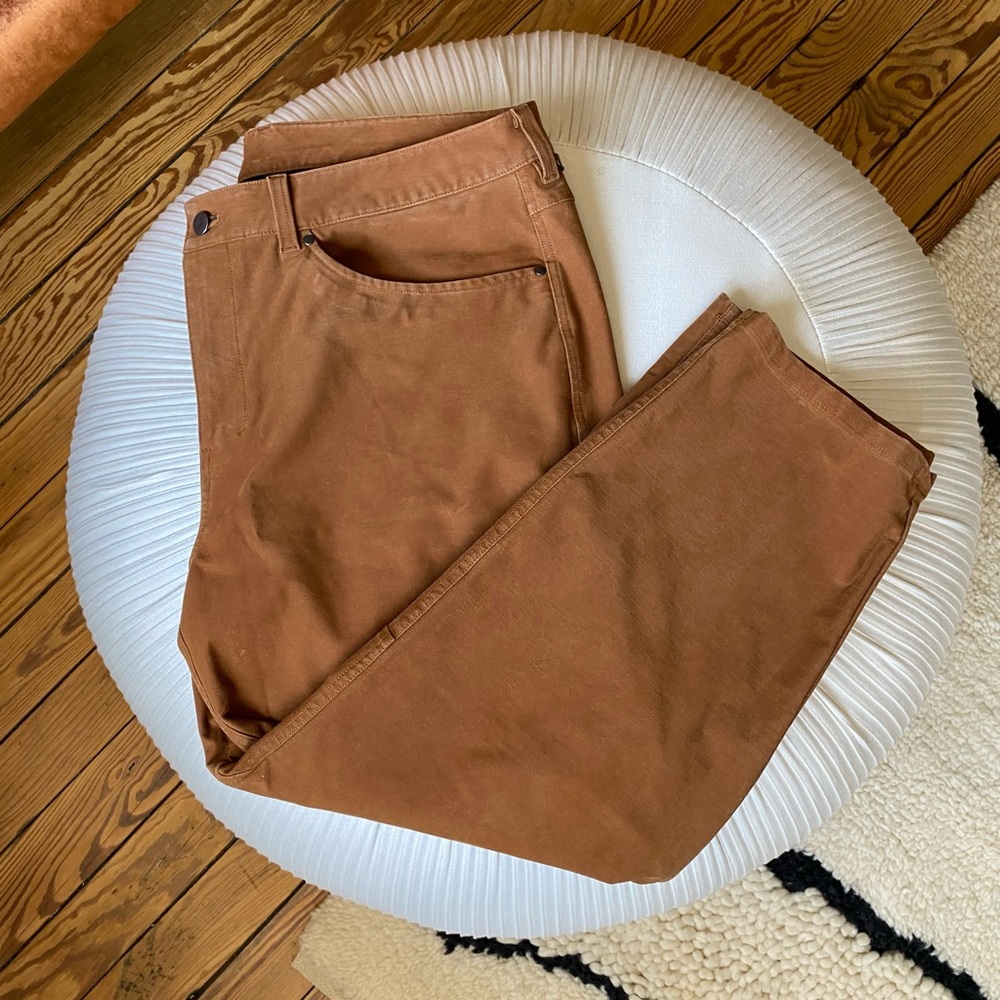 Lululemon ABC Utilitech Relaxed-Fit Cropped Pants
Mens Size 38